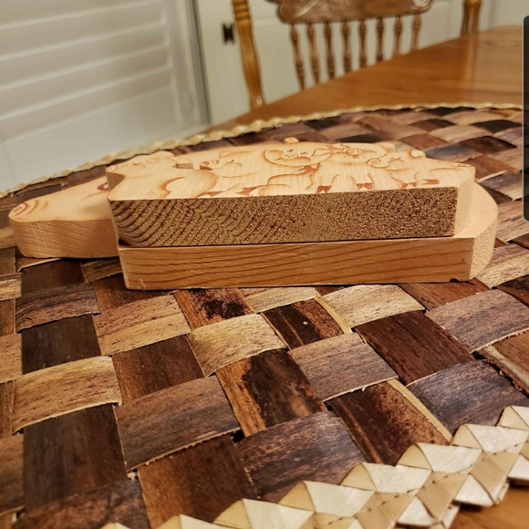 Vintage Wooden Hand Painted Mama Pig with Piglets - Picture 7 of 7